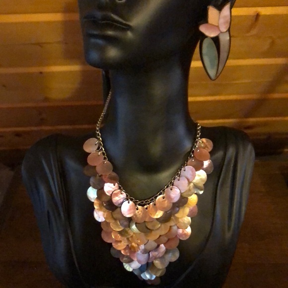 Hand Crafted Mother Of Pearl Bib Necklace With Vintage MOP Tulip Earrings - Picture 2 of 13